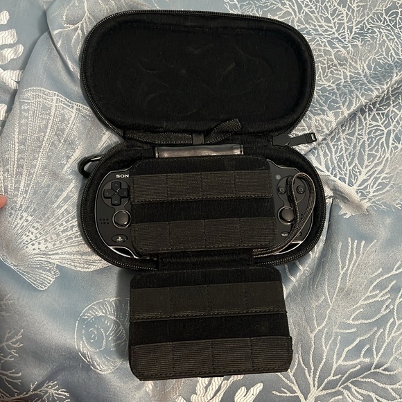 Brand new (but old) play station vita - Picture 4 of 9